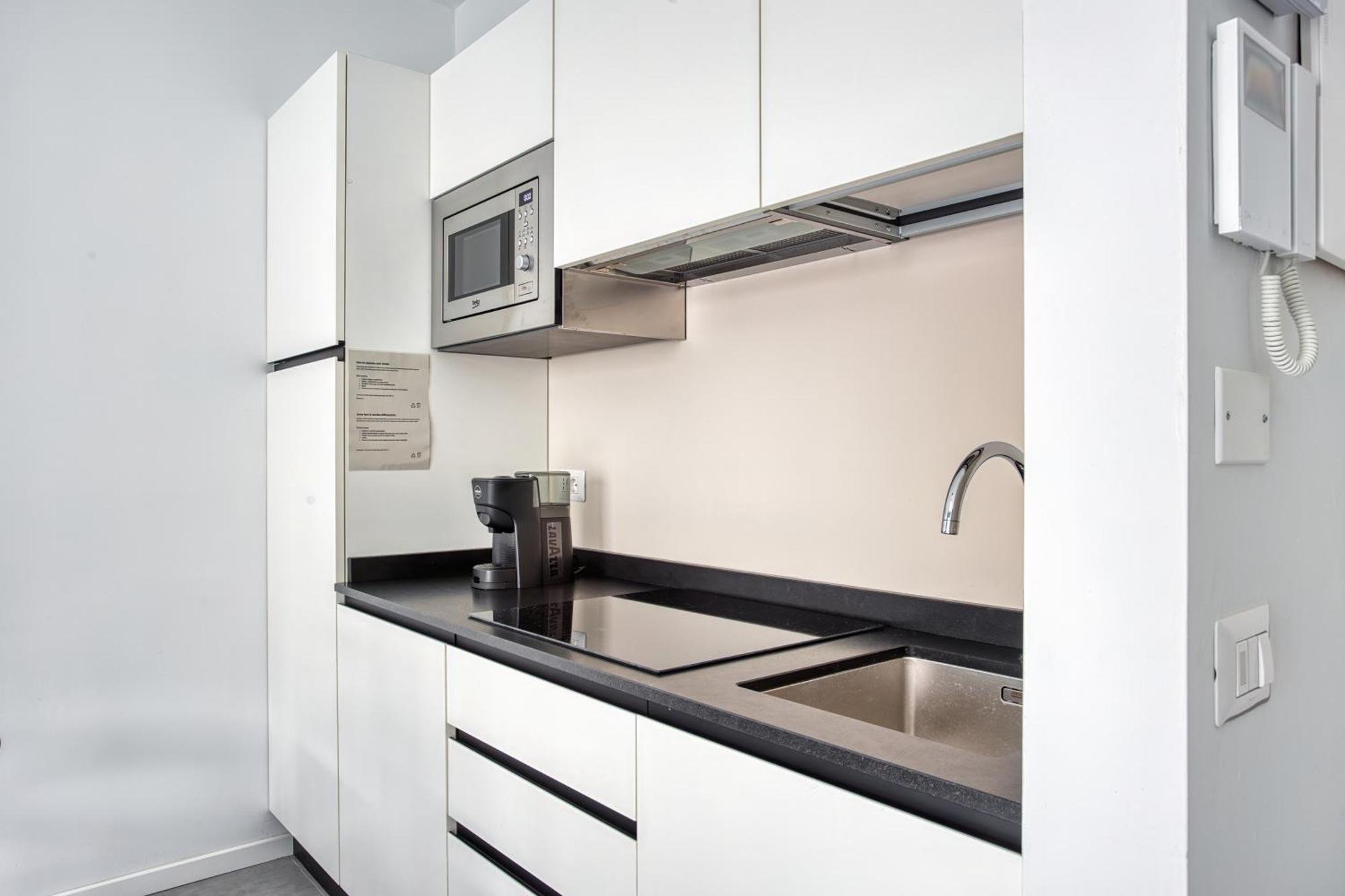 Sleek City Abode In Maciachini Milan Exterior photo